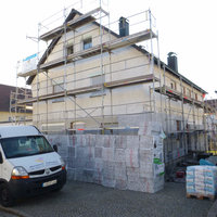 Gerüst vor Einfamilienhaus von Malermeister Pilhofer